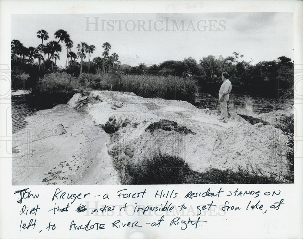 1984 Press Photo John Drugar Examines Dirt Mound Near Anclote River - Historic Images