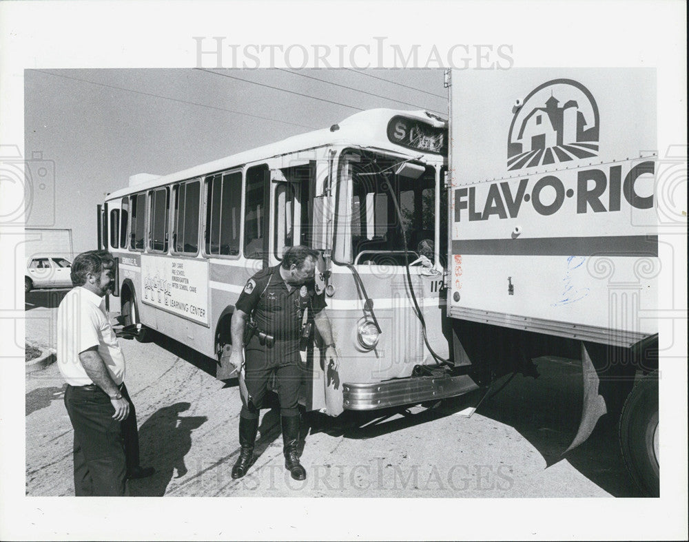 1986 Press Photo SChool Bus &amp; Milk Truck Accident - Historic Images