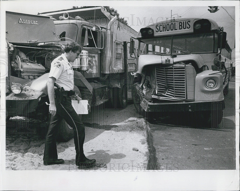 1982 Press Photo Pinellas County school bus collided w/ a dump truck - Historic Images