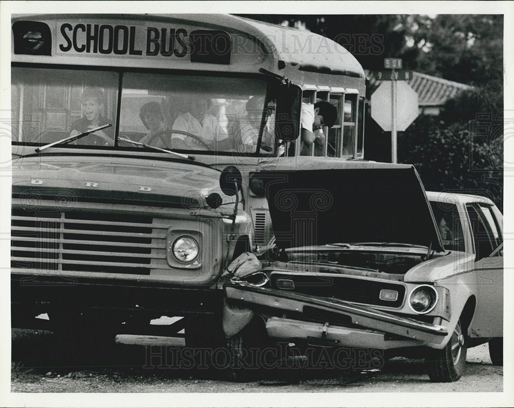 1979 Press Photo school bus hits car Carter Academy students - Historic Images