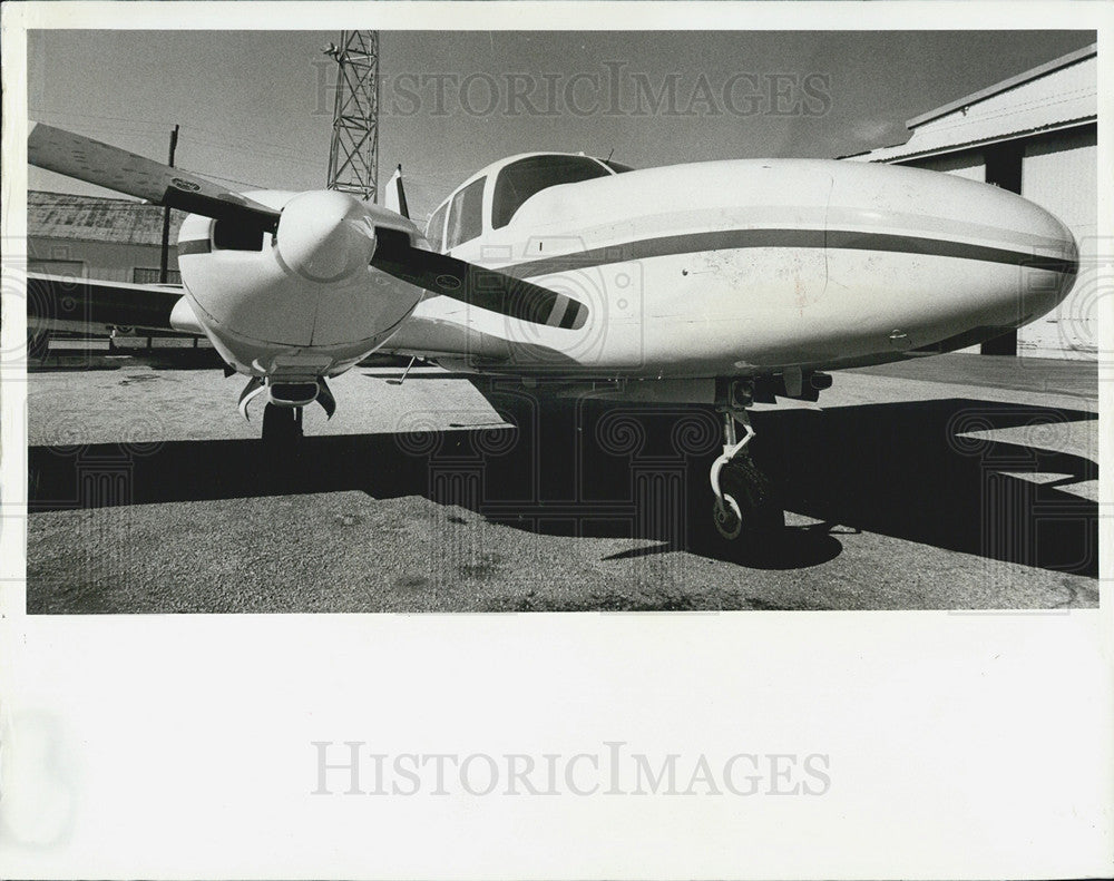 1981 Press Photo twin-engine airplane incident Albert Whitted Municipal Airport - Historic Images