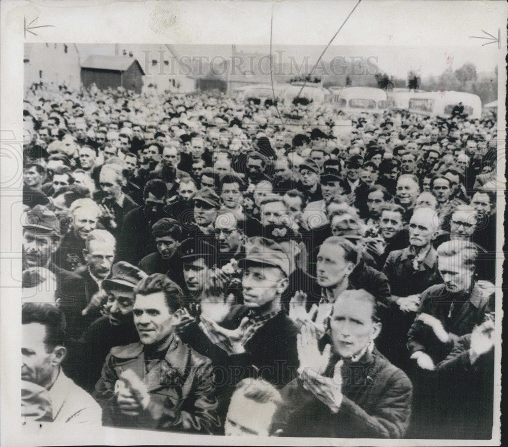 1955 Press Photo German War Prisoners Free after 10 Years - Historic Images