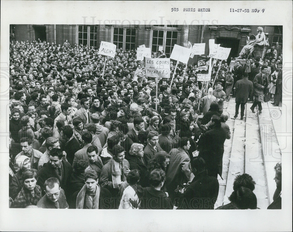 1958 Press Photo &quot;Paris Sorbonne Student Protest&quot; unsual crowd consist of - Historic Images