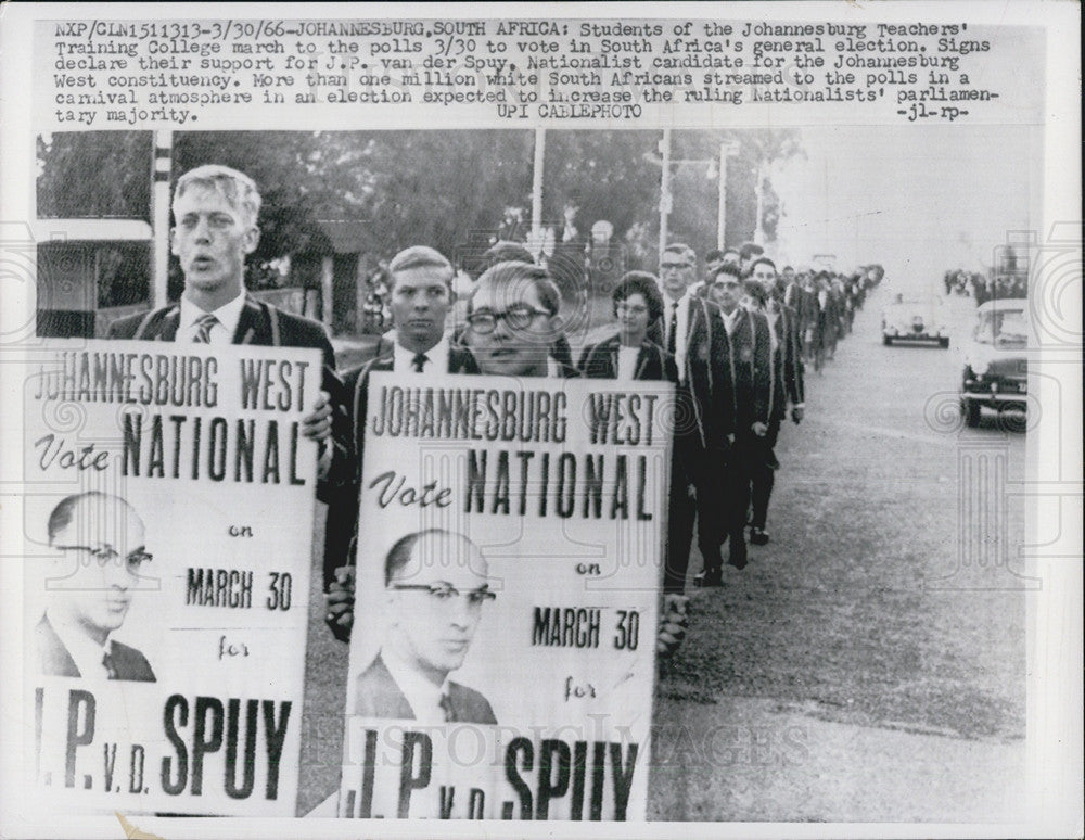 1966 Press Photo Students of Johannesburg Teachers&#39; Training College march - Historic Images