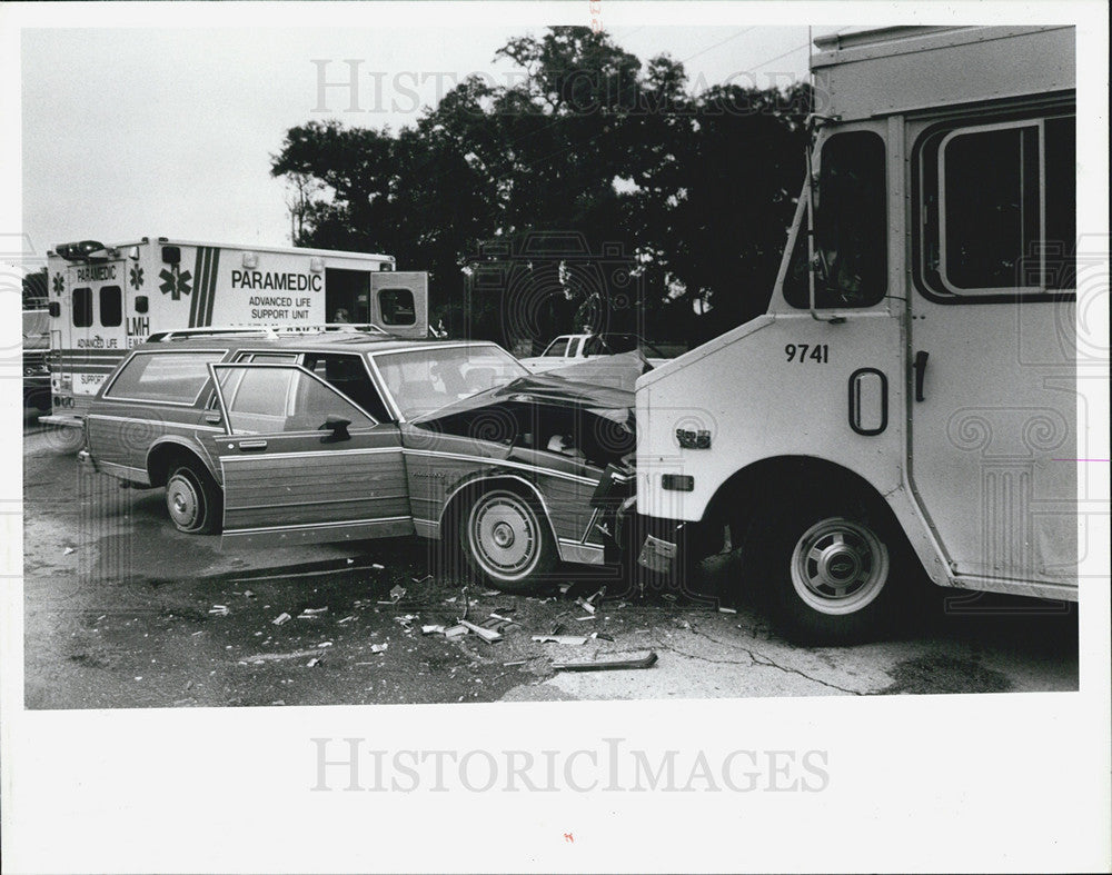 1988 Press Photo Head on collision on US 41 at Groom Road in Brooksville - Historic Images