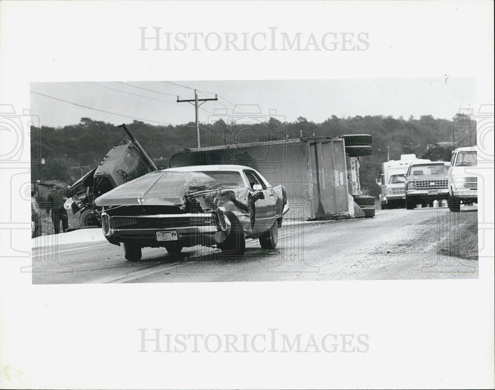 1985 Press Photo Large Rock Truck Driven By John Auringer Collides With Car - Historic Images