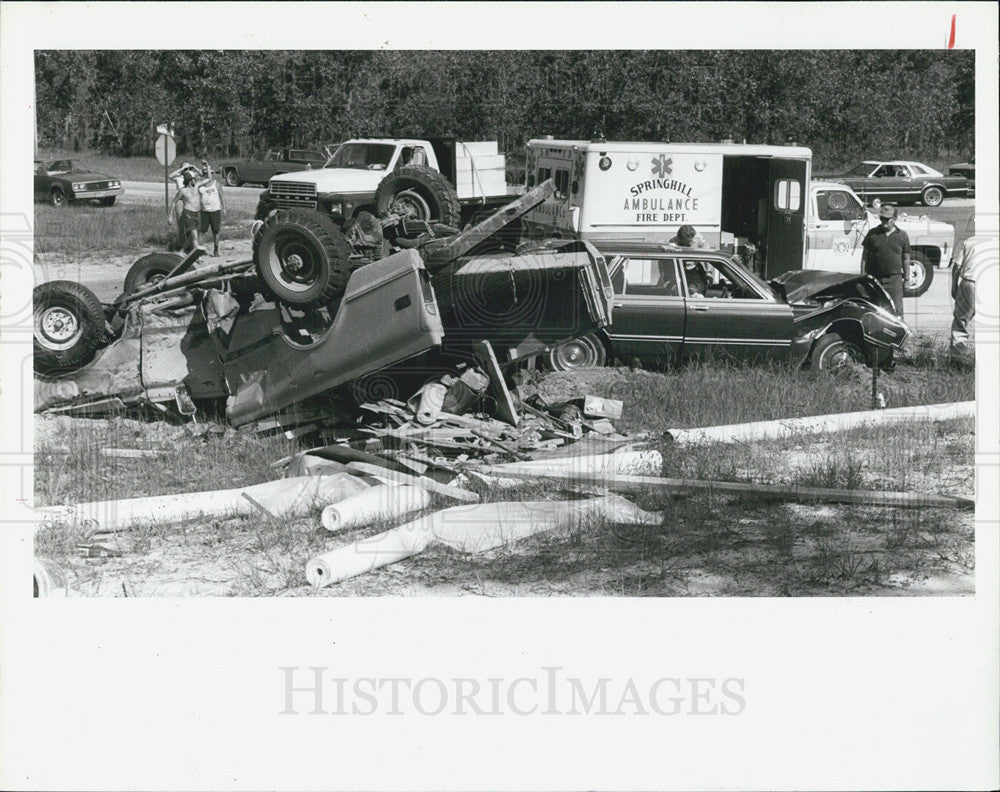 1986 Press Photo Collision Between A Station Wagon And Pickup With Five Injuries - Historic Images