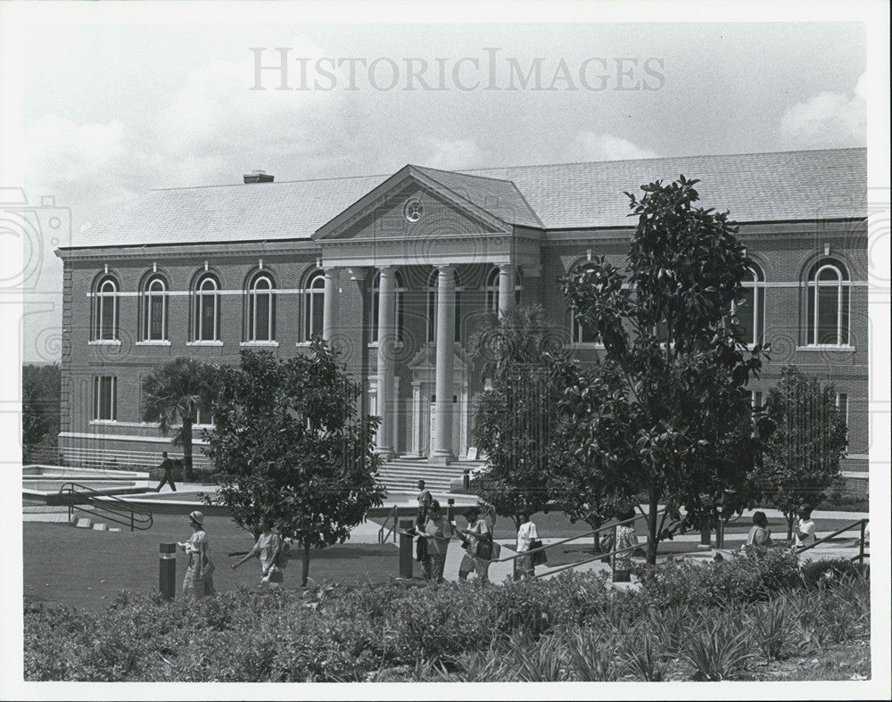 1994 Press Photo Scene from Florida A&amp;M University campus - Historic Images