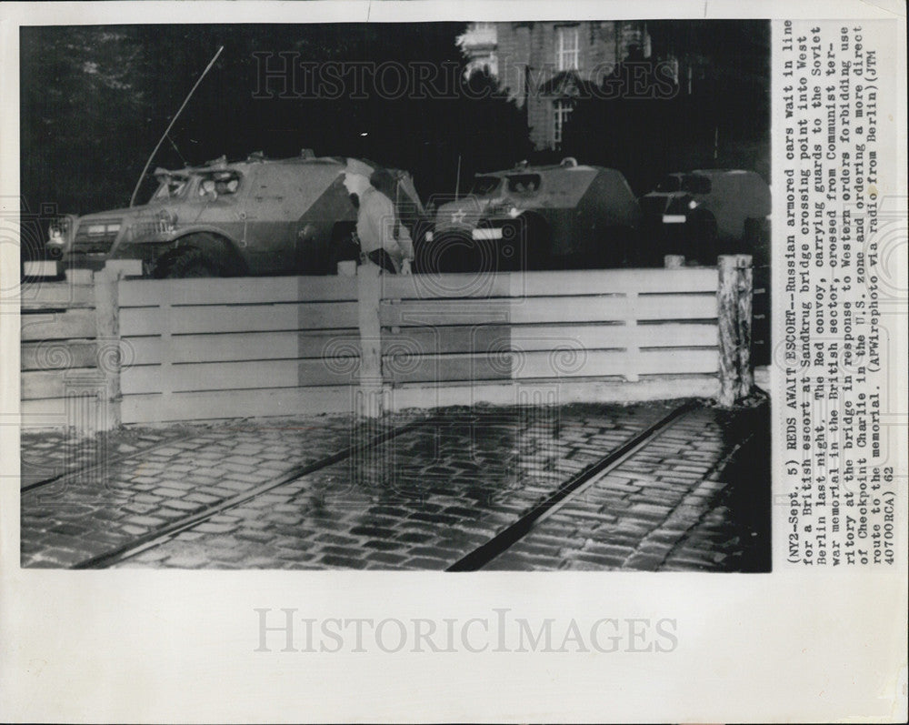 1962 Press Photo Red Convoy Waits For British Escort During Berlin Crisis - Historic Images