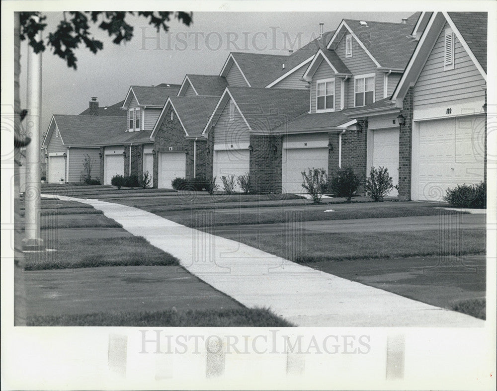 1990 Press Photo Houses Stevens Drive Schaumberg Illinois Even Numbered - Historic Images