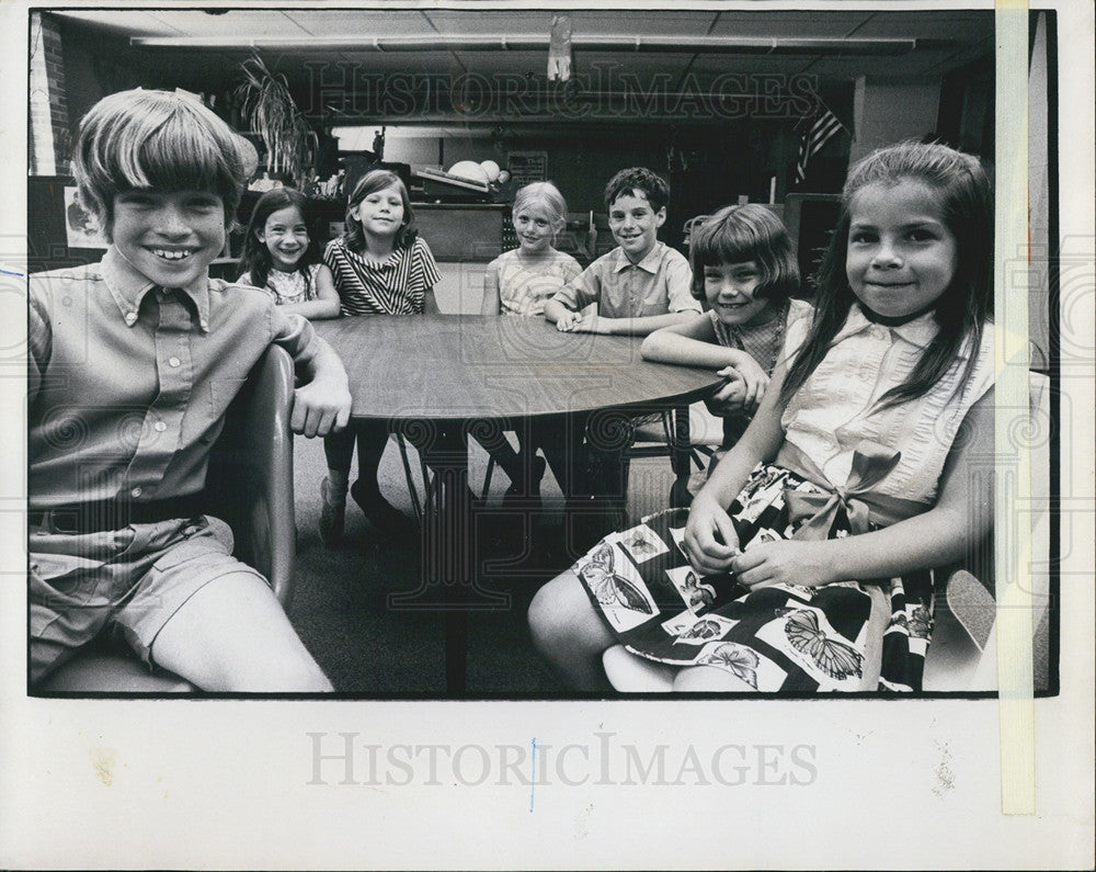 1971 Press Photo Churchill School Kids who wrote 4th of July Essays,Schaumburg - Historic Images