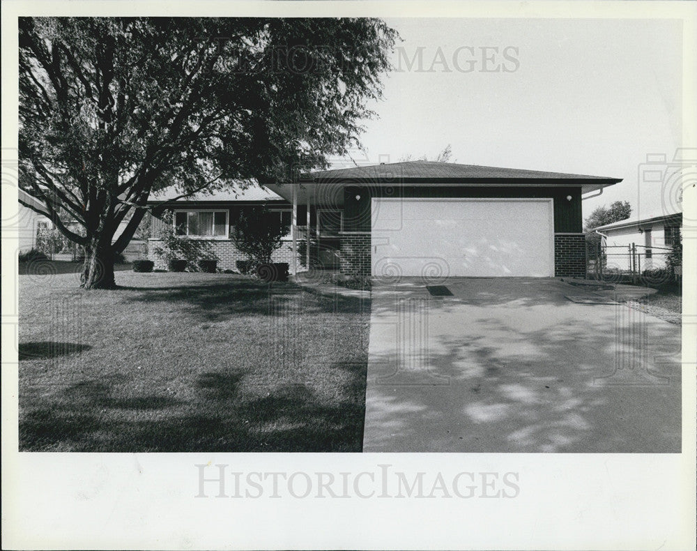 1982 Press Photo Exterior View of single family rench style home - Historic Images