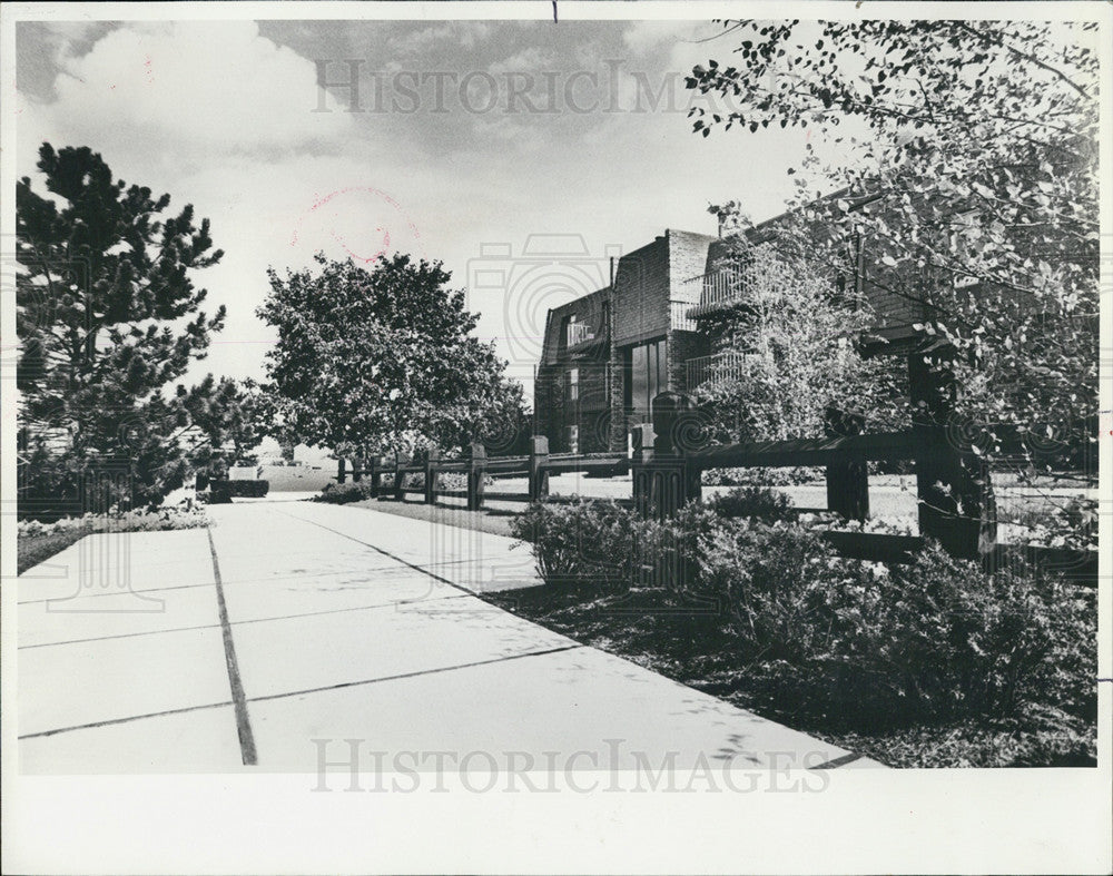 1979 Press Photo Landscape Firm, Theodore Brickman, Lakewood Condominiums - Historic Images