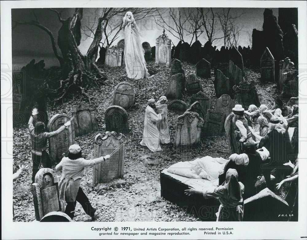 1971 Press Photo Scene from the &quot;Fiddler in the Roof&quot; - Historic Images