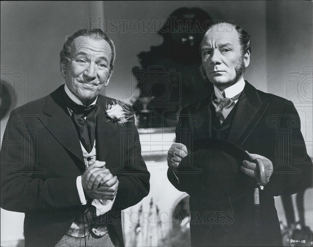 Press Photo Noel Coward &amp; John Gielgud stars of &quot;Around the World in 80 Days&quot; - Historic Images