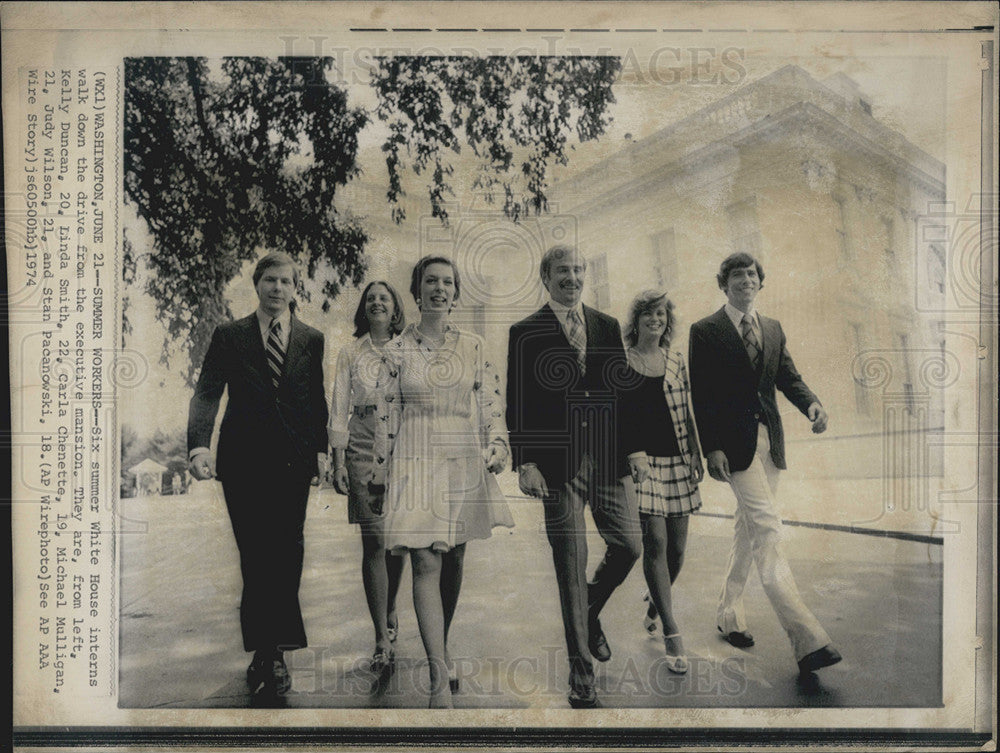 1974 Press Photo White House Interns On Drive-Kelly Duncan, Linda Smith, Carla - Historic Images