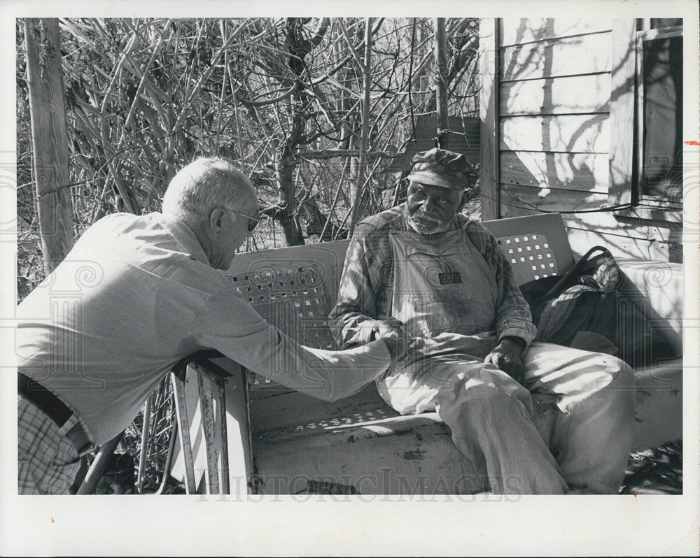 Press Photo WB Patterson With Former Employee Will Bill - Historic Images