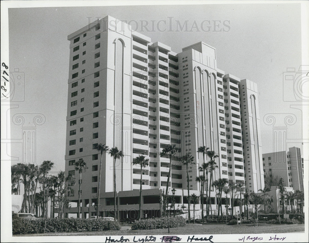 1984 Press Photo The Harbor Lights Hotel - Historic Images