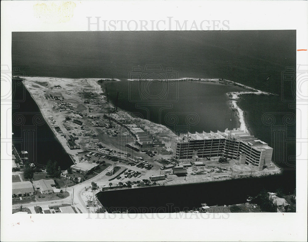 1984 Press Photo Aerial view of the construction at Harbor Lights Cove - Historic Images