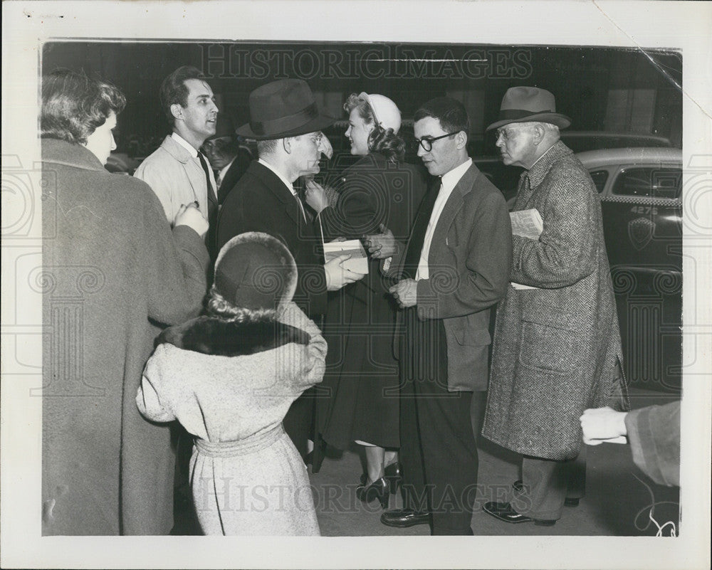 1952 Press Photo Daily News Photographers, Presidential Candidate Buttons - Historic Images