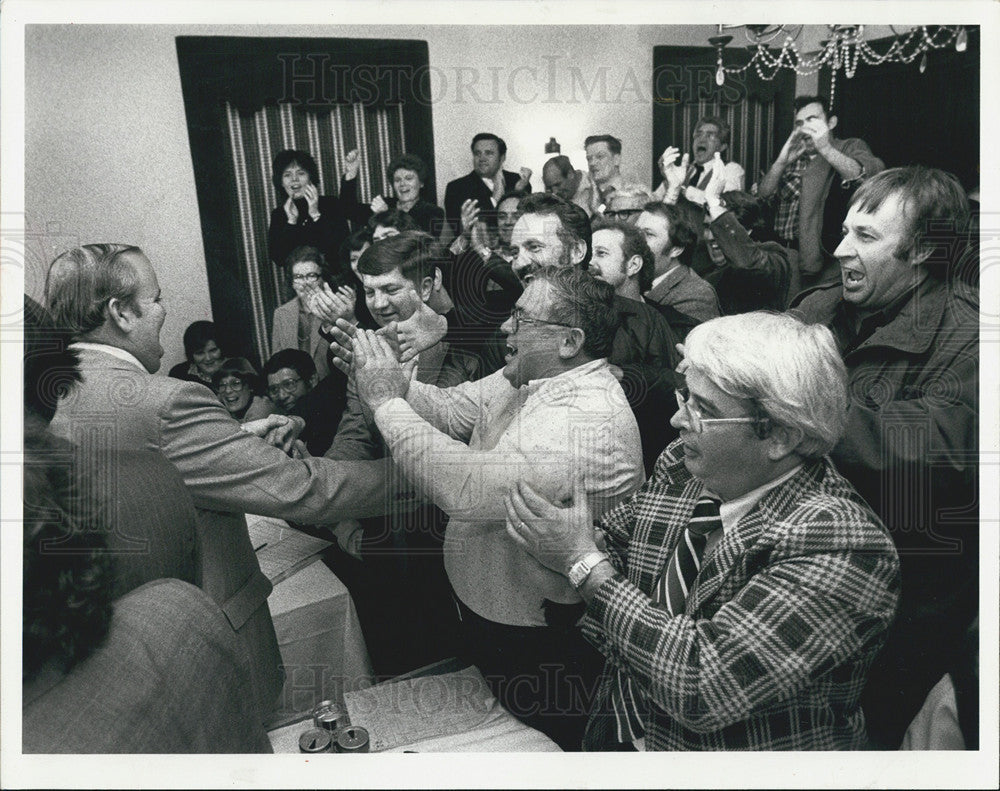 1980 Press Photo Police Officers React To Announcement That FOP Won Election - Historic Images