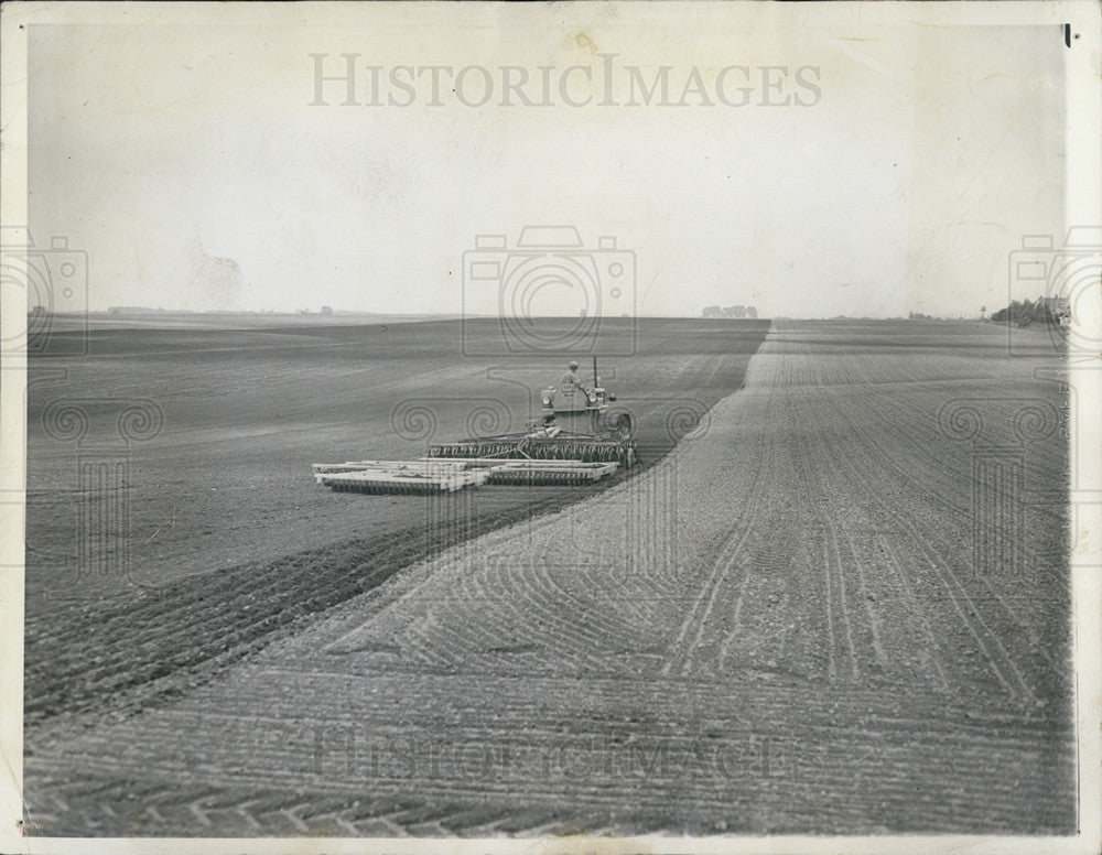 1943 Press Photo Field being disked &amp; harrowed preparatory for planting - Historic Images
