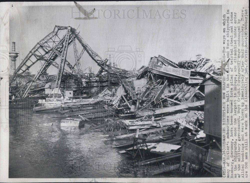 1948 Press Photo Hitler&#39;s submarines in Blohm &amp; Voss Shipyards as junk - Historic Images