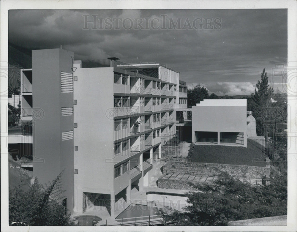1954 Press Photo Ultra-Modern Apartment Building in Caracas Venezuela - Historic Images