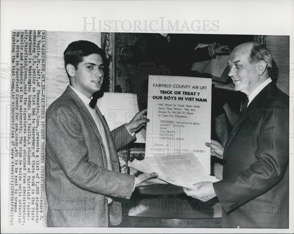 1965 Press Photo del vaglio jr. singanture sec. state Rusk - Historic Images