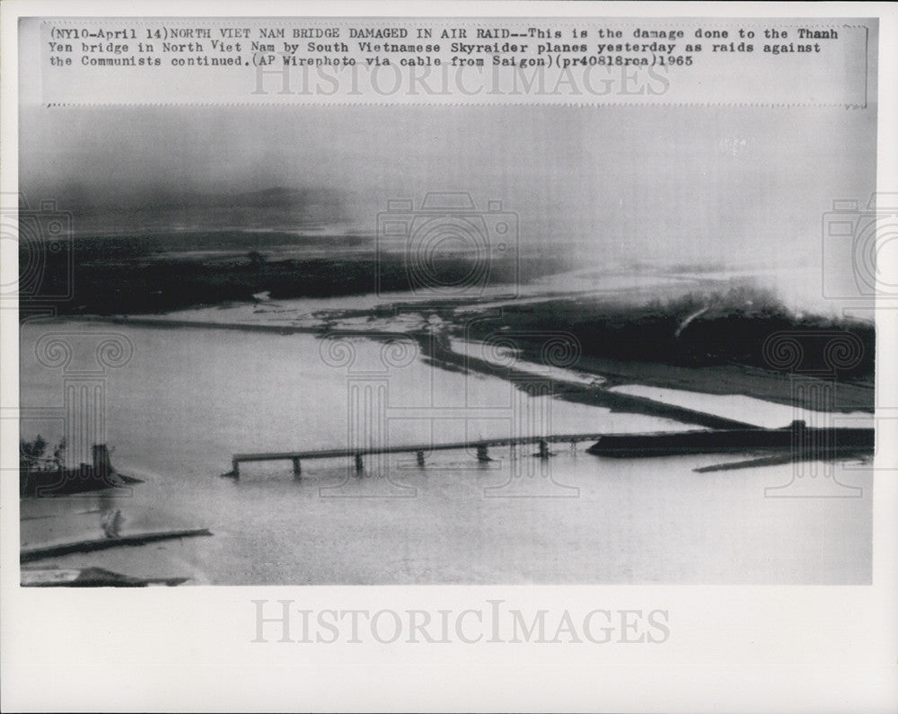 1965 Press Photo Thanh Yen Bridge, North Vietnam, Skyraider Planes Attack - Historic Images