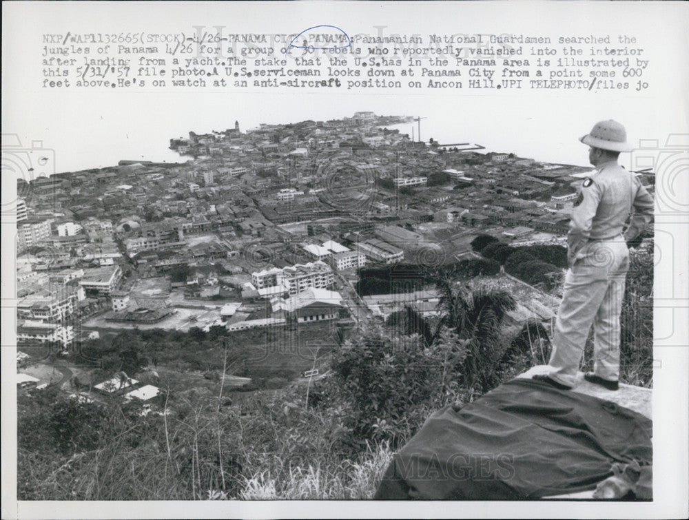 1959 Press Photo Panamanian National Guardsmen searched for a group of rebels - Historic Images