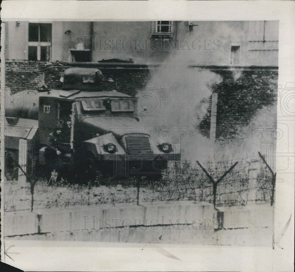 1962 Press Photo W Berliners Attacked Soviet Vehicles During Rioting Over Wall - Historic Images