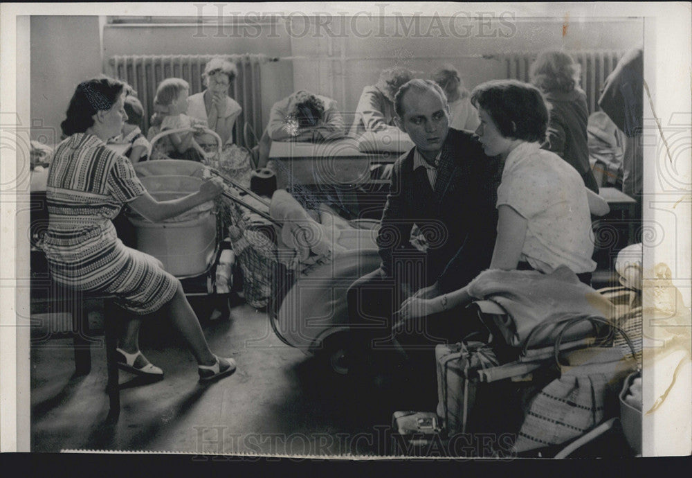 1961 Press Photo Germany Berlin registration room - Historic Images