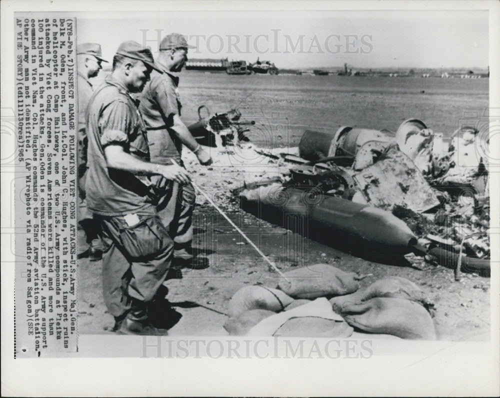 1965 Press Photo U.S. Army Maj. Gen. Delk M Oden Lt. Col. John C. Hughes Vietnam - Historic Images