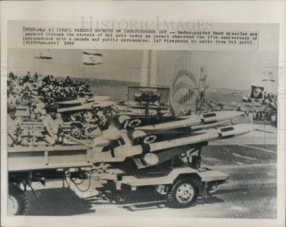 1965 Press Photo Radar Guided Hawk Missiles Parade Through Tel Aviv On Israel 17 - Historic Images