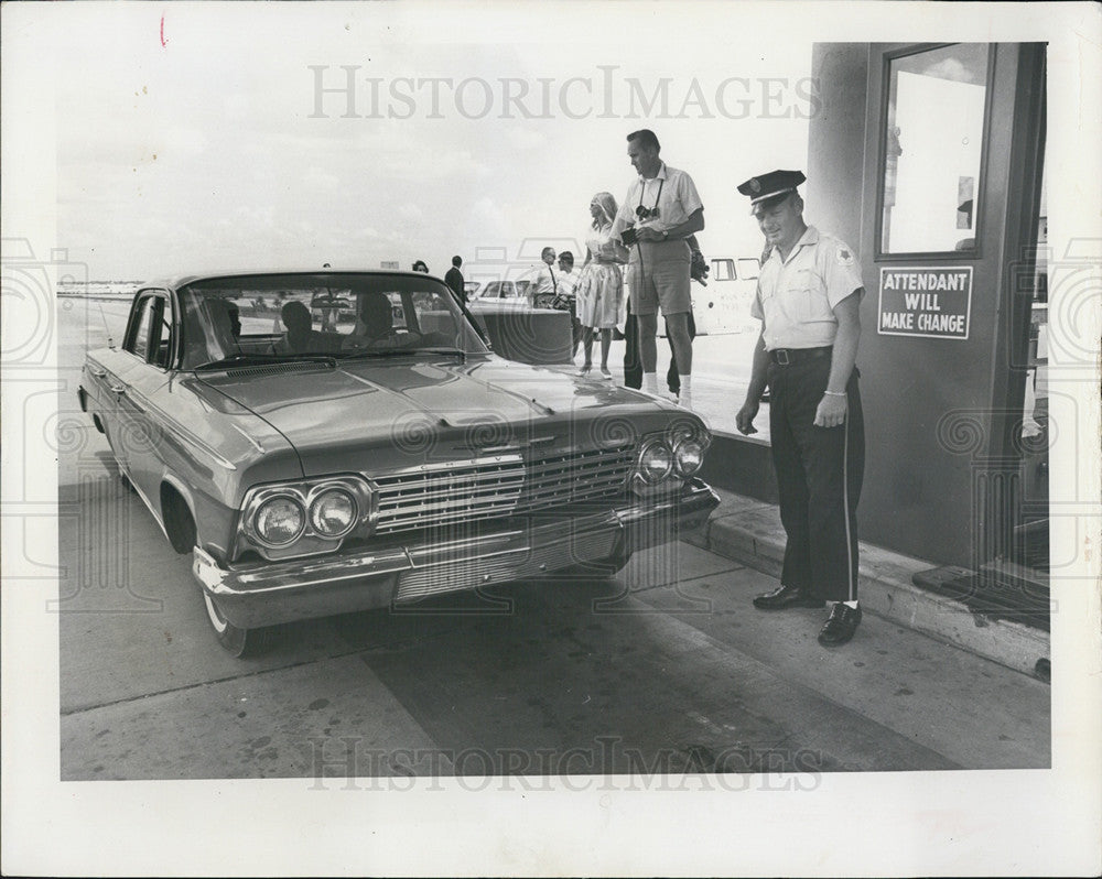 1964 Press Photo Pinellas Bayway Toll Gate, Mr, Mrs Anthony Kaufmann - Historic Images