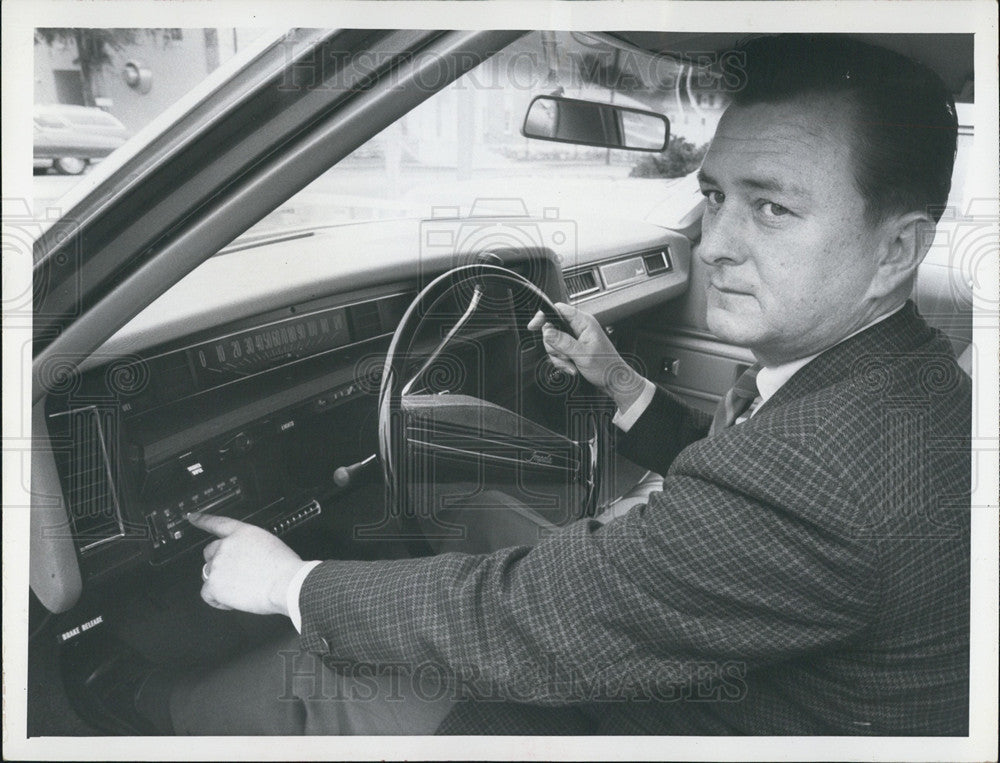 1971 Press Photo Air-conditioning new hot feature in an auto mobile - Historic Images