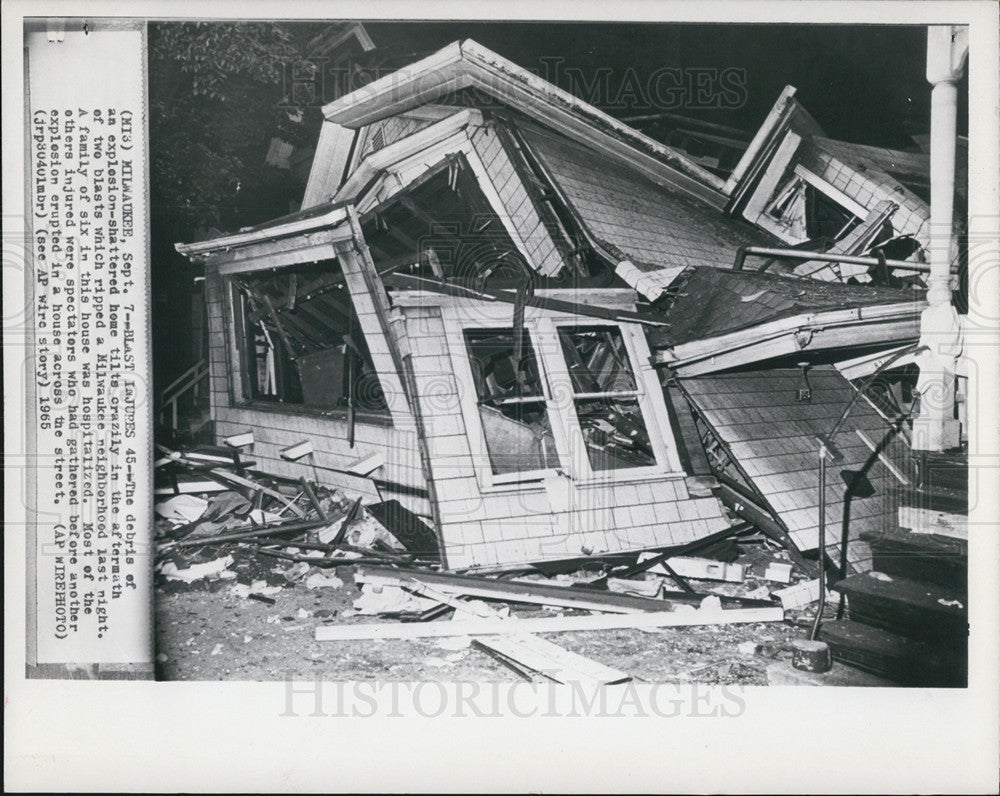 1965 Press Photo Debris Explosion Shattered Home Milwaukee - Historic Images