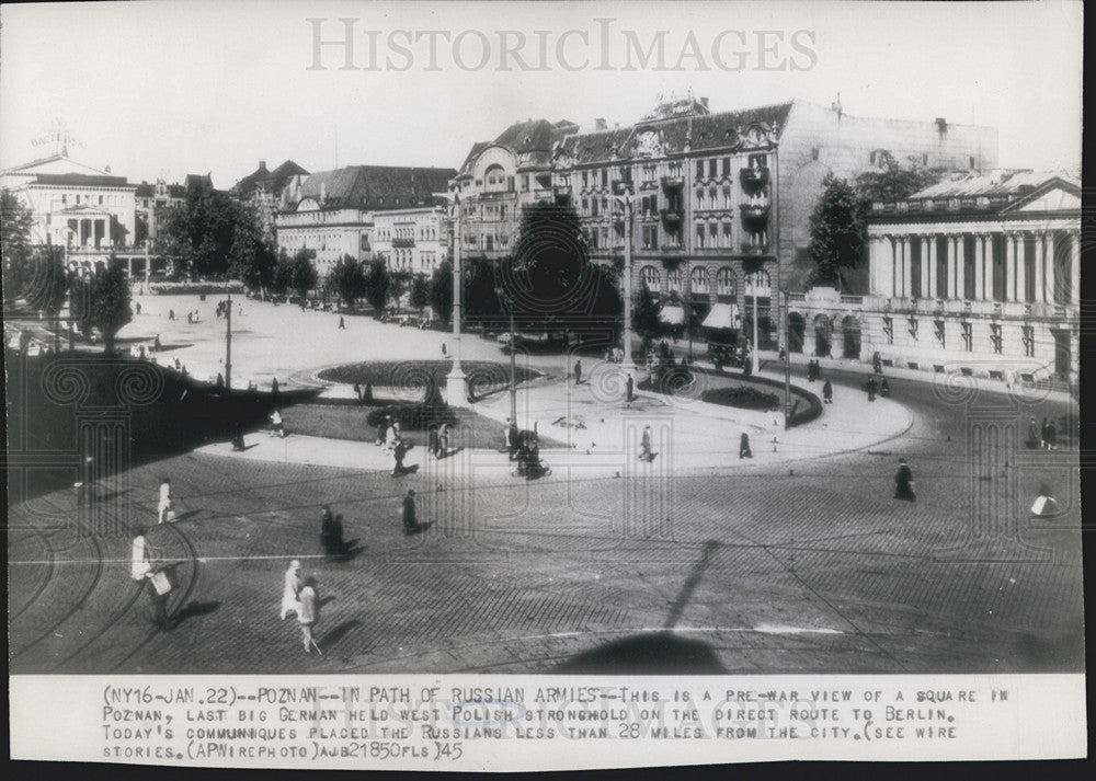 1945 Press Photo Pre-war view of square in Poznan Poland - Historic Images