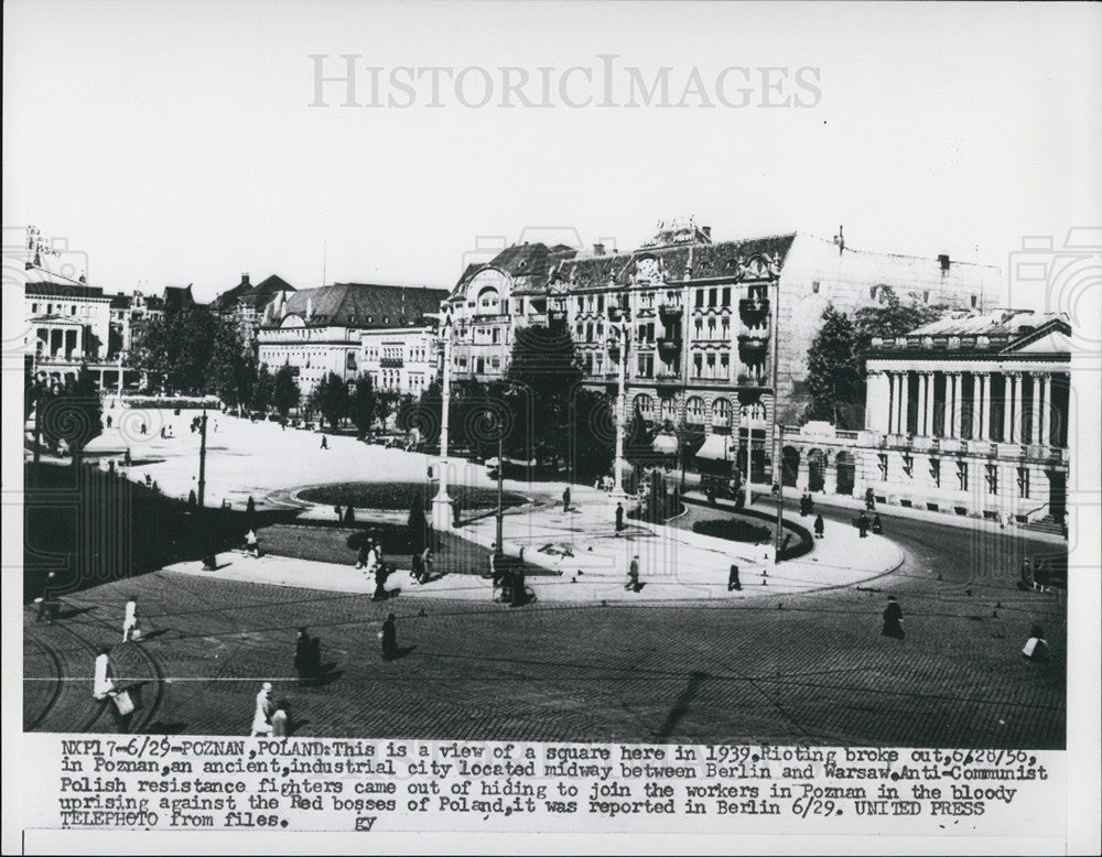 1939 Press Photo View of the square in Poznan before the riots broke out - Historic Images