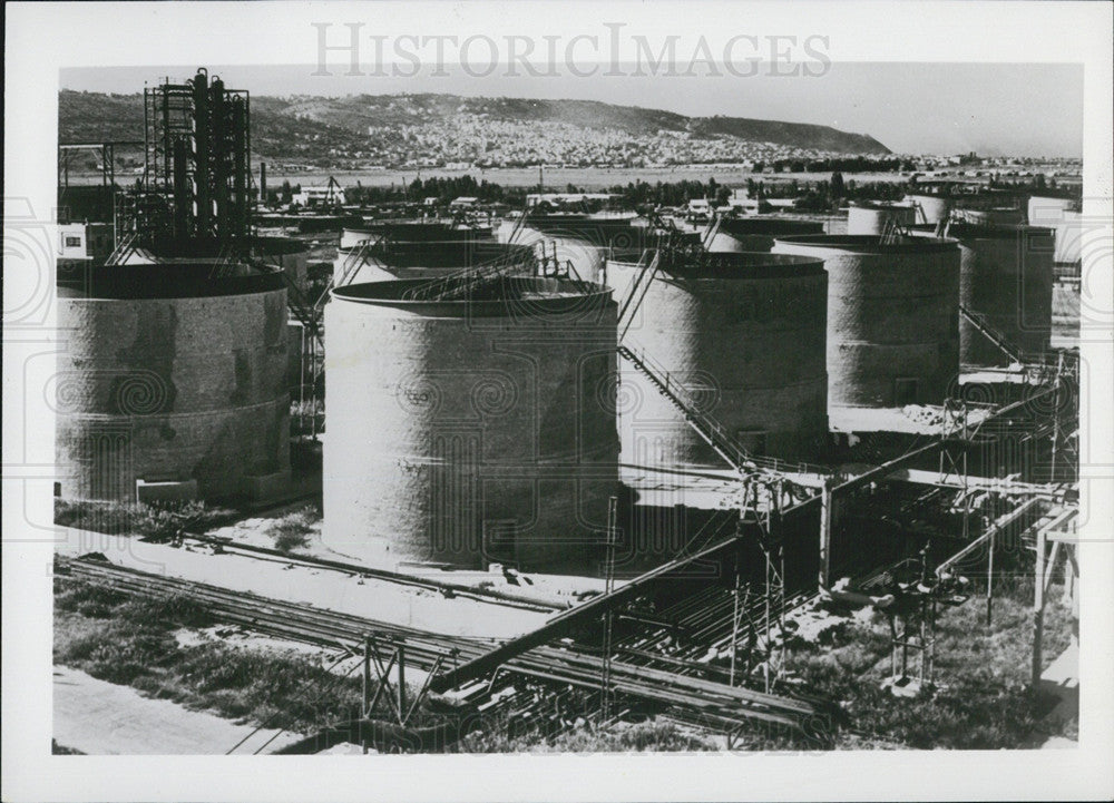 Press Photo Refinery - Historic Images