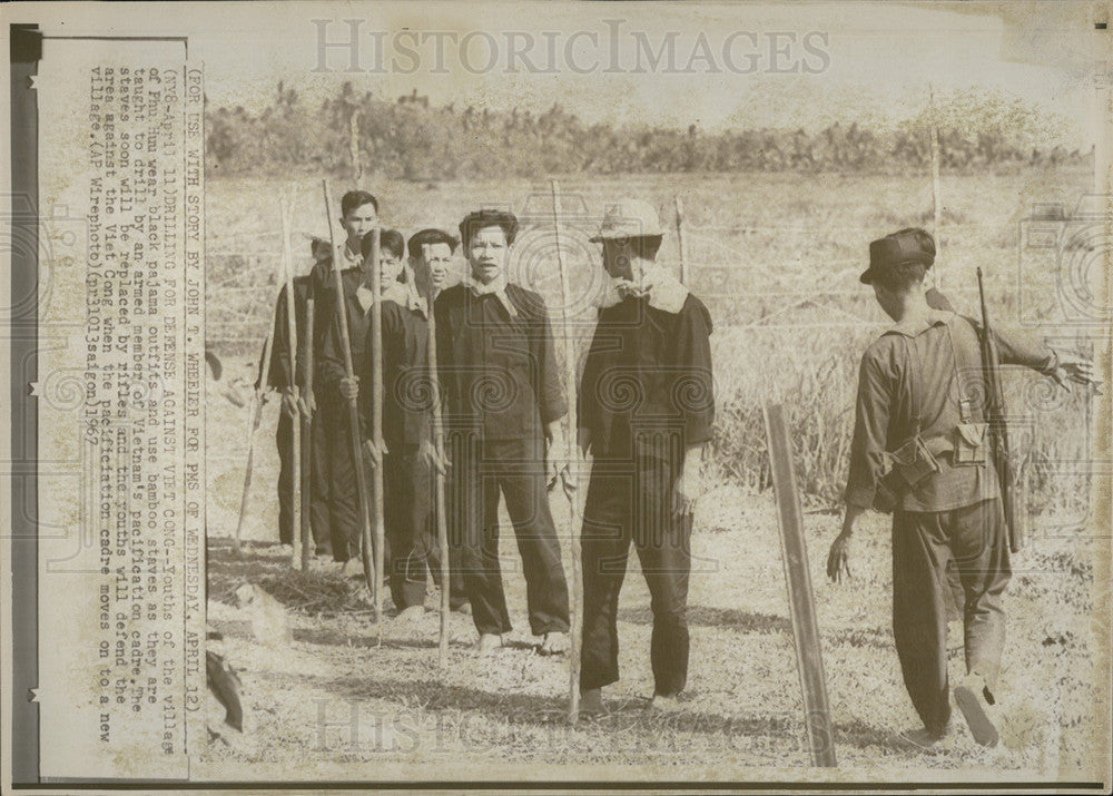 1967 Press Photo Phu Huu Villagers - Historic Images