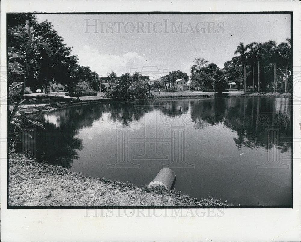 1974 Press Photo Rains Bring Back Round Lake to Full Beauty - Historic Images