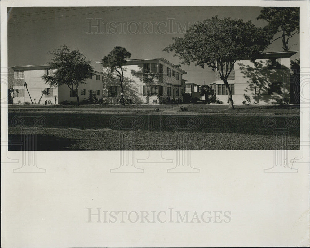 1949 Press Photo Apartment Buildings, Bartlett Park - Historic Images