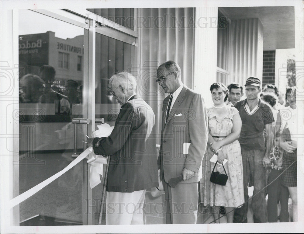 1969 Press Photo Sarasota Bank And Trust Company Opening With Emmett Addy - Historic Images