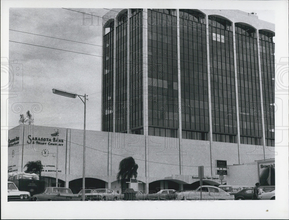 1970 Press Photo Exterior Shot Of Sarasota Bank And trust With 13 New Floors - Historic Images