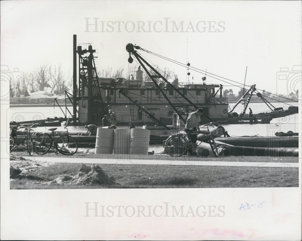 1963 Press Photo Dredge, Hendry Corp, Bayfront Island Park Marina, Sarasota Bay - Historic Images