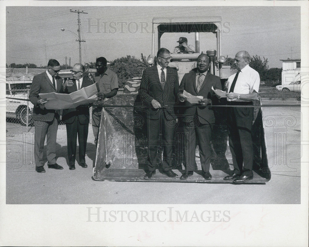 1969 Press Photo Ceremony, Start of Construction - Historic Images