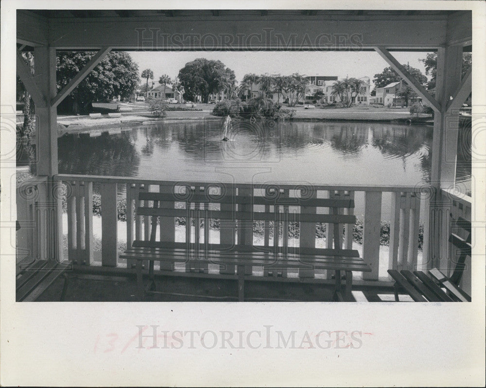 1968 Press Photo Tranquil, Calm, Serene Round Lake - Historic Images