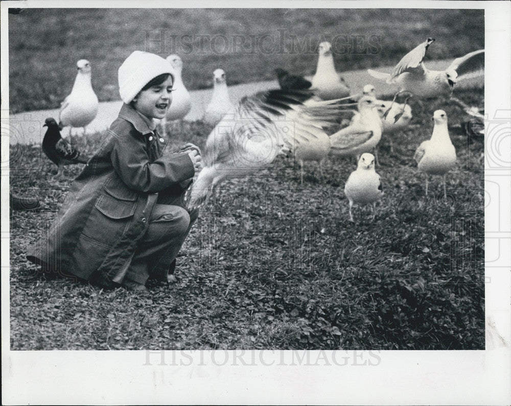 1978 Press Photo Mary Jane Felski and Feathered Friend Whitey - Historic Images